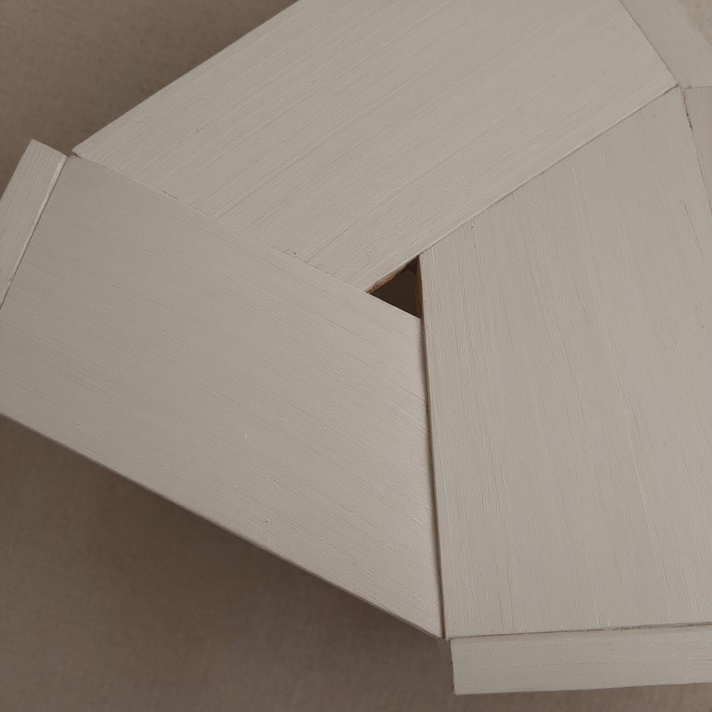 Mueble pequeño de madera sostenible fabricado en Barcelona