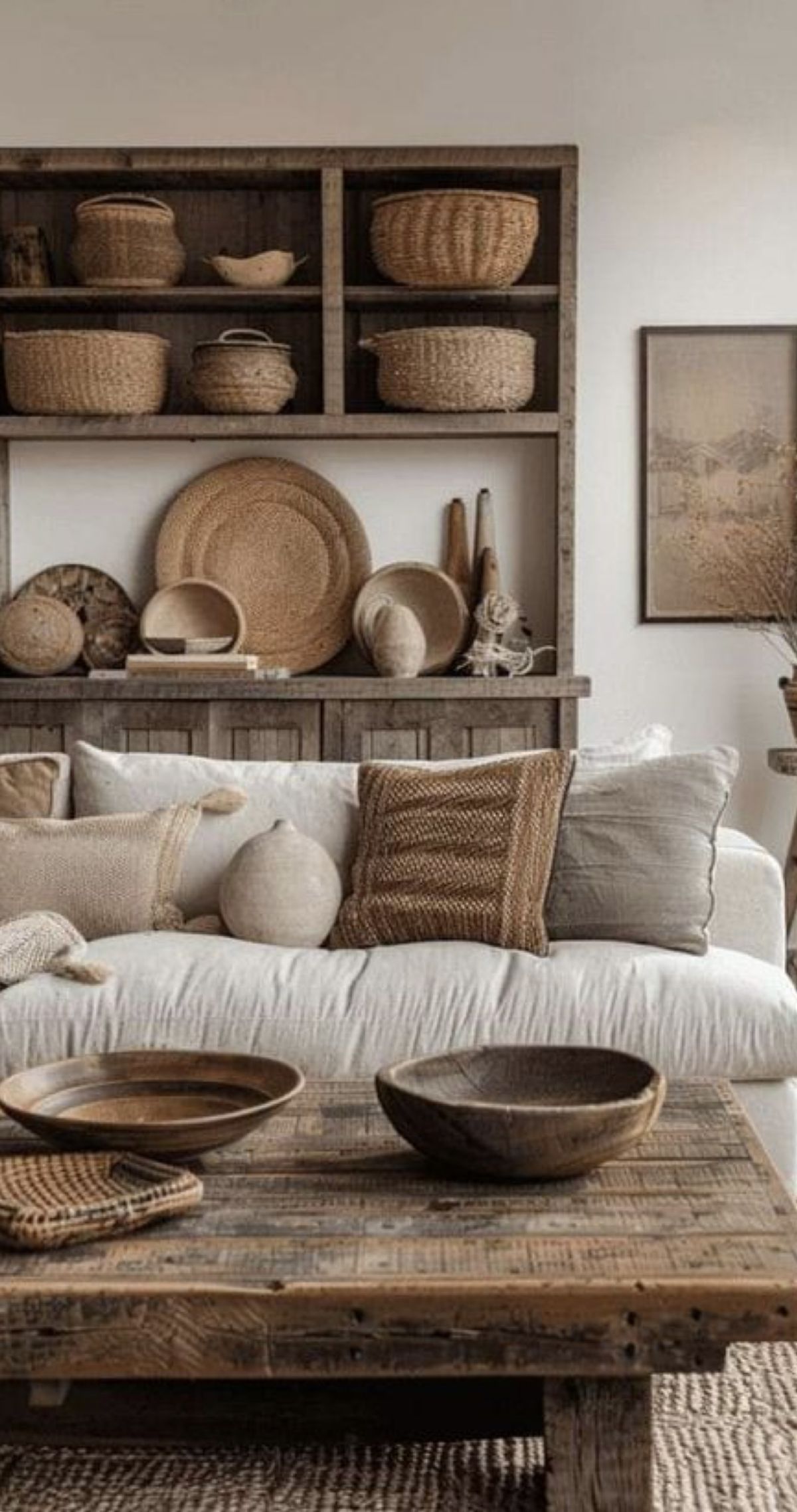 mesa baja de madera estilo japandi y wabisabi